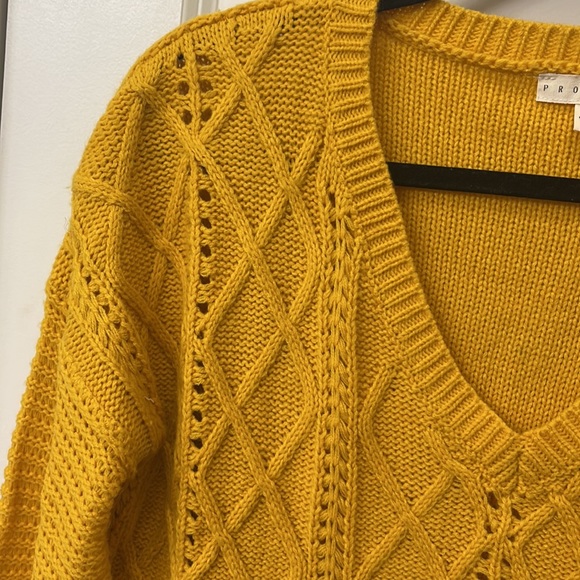 Bell sleeved distressed sweater sz S - Picture 5 of 5